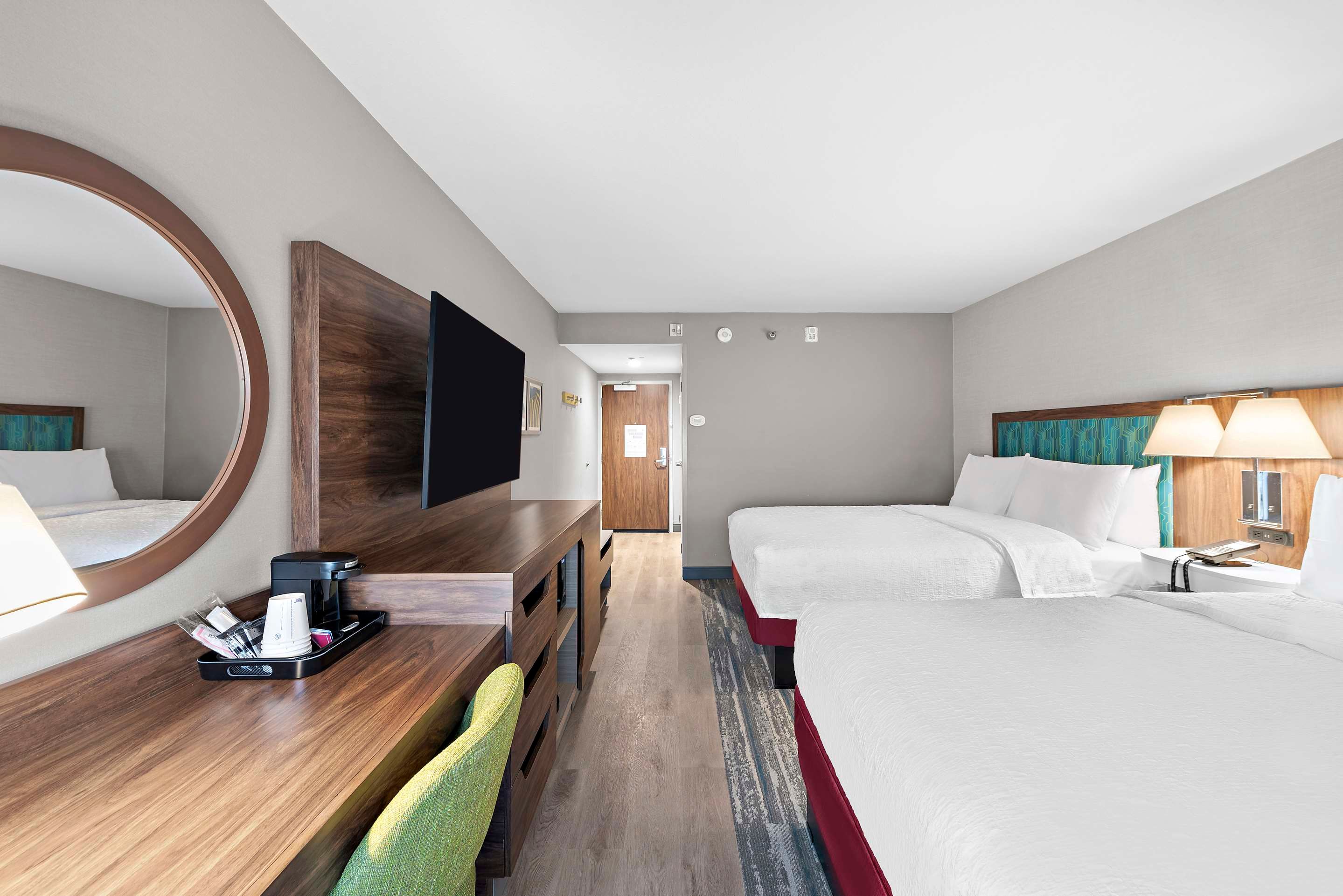 Hampton Inn by Hilton Los Angeles Airport - אינגלווד - חדר שינה