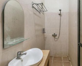 Urbanview Hotel Kanca Banjarmasin by RedDoorz - Банджармасін - Ванна кімната