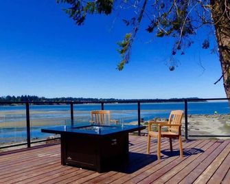 Ocean Oasis Quiet Oceanside Kitchenette - Nanoose Bay - Balcony