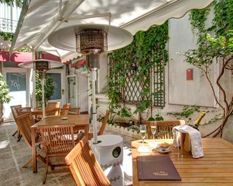 Hotel Vivaldi - Puteaux - Binnenhof