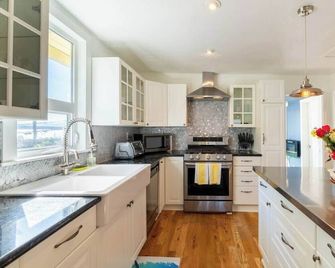 Orca Haven - 2BR with Scenic Views in Richmond Beach - Shoreline - Køkken