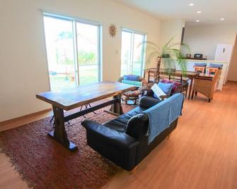 جيست هاوس هولوهولو بيتش سايد - دار ضيافة - إشيغاكي - غرفة معيشة