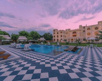 R Chandra Palace - Chaumu - Edificio