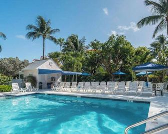 Conch Adventure by Avantstay Great Location w/ Outdoor Dining, Pool Access Month-long Stays - Key West