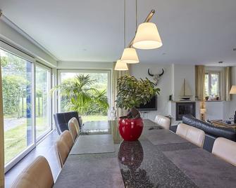 Stunning Holiday Home in Kortgene Zealand With Sauna - Kortgene - Їдальня