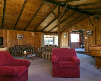 Howards Mountain Lodge - National Park Village - Living room