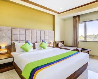 Treebo Trend Opulence Inn - Udaipur - Bedroom