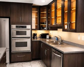 Homestead Inn & Suites - Vanderhoof - Kitchen