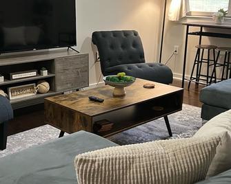 1 Bedroom Studio Townhouse in Uptown Charlotte - Charlotte - Huiskamer