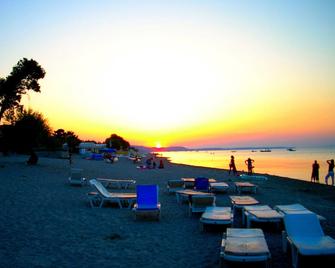 New Villa In A Quiet Greenery Near The Most Beautiful Seaside - Kriopigi - Beach