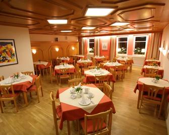 Hotel Am Kuhbogen - Hof - Restaurante