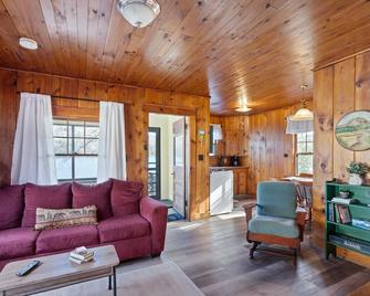 Bear Cub Cabin - Holderness - Wohnzimmer