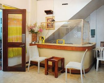 C Star Travellers Inn - Oslob - Recepce