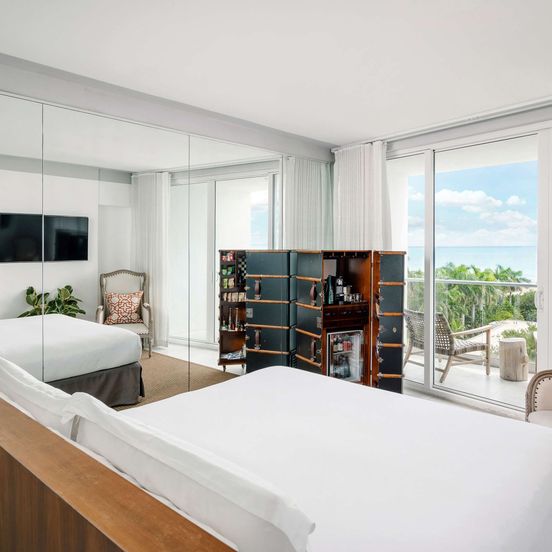 Bedroom view of Nautilus Sonesta Miami Beach