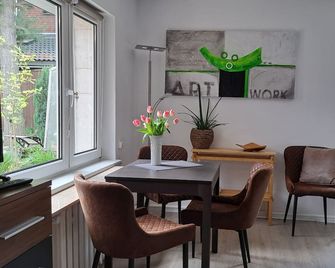 Green oasis in Berlin Biesdorf holiday home - 柏林 - 餐廳