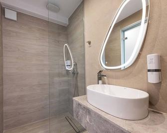 Airscape Hotel Free Shuttle From And To Athen's Airport - Artémida - Μπάνιο