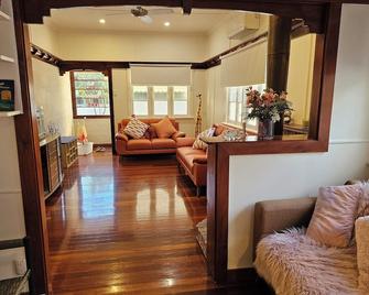 6 Mins to City-Stylish Retreat - Brisbane - Sala de estar