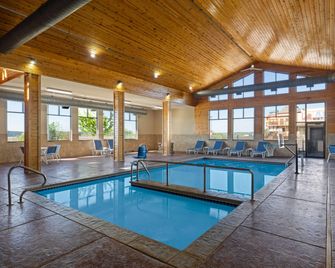 Baymont by Wyndham Oacoma - Oacoma - Piscina