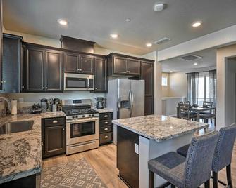 Pet-Friendly Elk Grove Retreat with Balcony! - Elk Grove - Keuken