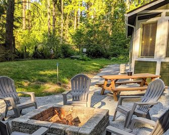 Family Getaway Ashford/Mt Rainier Nisqually Gate-Dan's Place - Ashford - Binnenhof