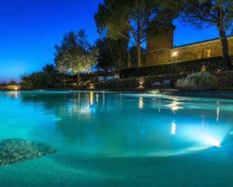 迪里昂尼娜城堡酒店 - 阿夏諾 - 錫耶納 - 游泳池
