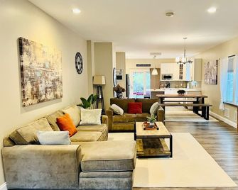 Romantic Villa - Troy - Living room