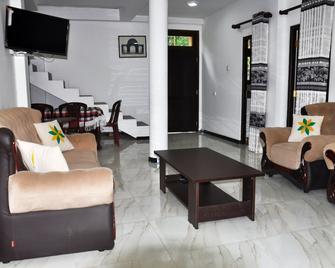 Dineth Villa - Unawatuna - Living room