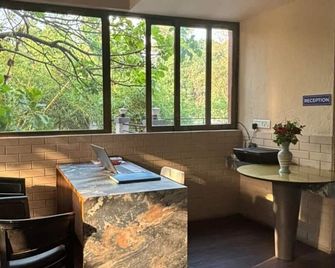 Amazinn Hotel - Lonavala