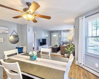 Perfect Neptune Getaway Minutes to Bradley Beach! - Neptune - Dining room