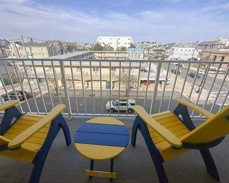 1BR Pent. Ste /pullout sofa/1 block Beach/Boards - Ocean City - Balcony