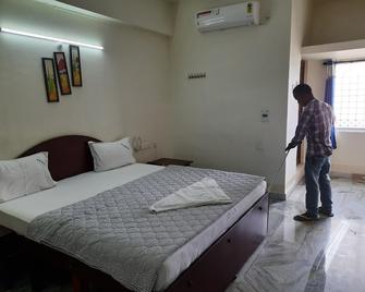 Hotel Paradise Inn - Tiruppur - Bedroom