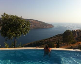 Private villa with swimming pool and panoramic views in Itilo, Mani - Karavostasi - Piscina