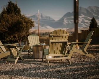 A-Frame #9 -Affordable Cabin Near Yellowstone - Emigrant - Patio