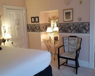 Cleveland House Inn - ניופורט - חדר שינה