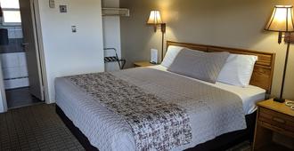 Economy Inn - Elko - Bedroom