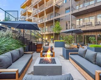 Luxury in The Gulch With Patio Pool Walk - Nashville - Patio