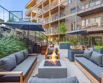 Luxury in The Gulch with Patio Pool Walk to Broadway - נאשוויל - פטיו