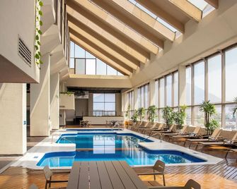 Crowne Plaza Monterrey By IHG - Monterrey - Piscina