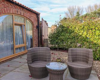 Plough Cottage - Driffield - Patio
