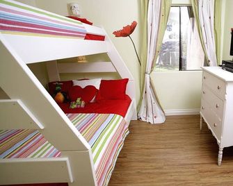 Pixie Hollow by Funtierland Vacation Rentals - Anaheim - Bedroom