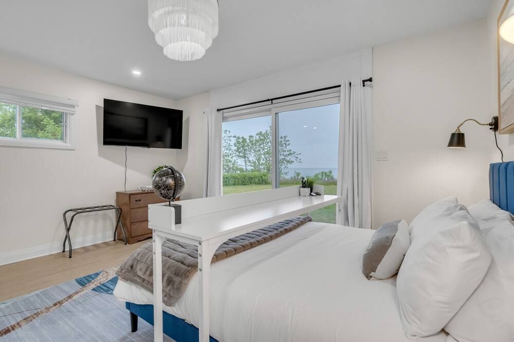 Charming Lakeside Breeze By The Lake - Port Hope - Schlafzimmer