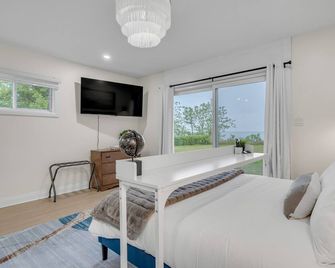 Charming Lakeside Breeze By The Lake - Port Hope - Schlafzimmer