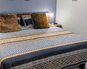 BC Short Term Registry #H184359822 A Serene pet & family friendly space. - Okanagan Falls - Bedroom