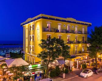 Hotel Estate - Rimini - Building