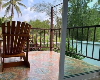 Naisang Hostel - Chumphon - Balcón