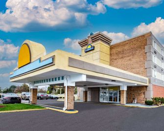 Days Inn by Wyndham Livonia/Canton/Detroit - Livonia - Gebäude