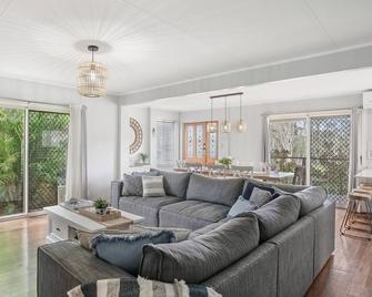 The Beach Shack - 12 Flame Street - Evans Head - Sala de estar