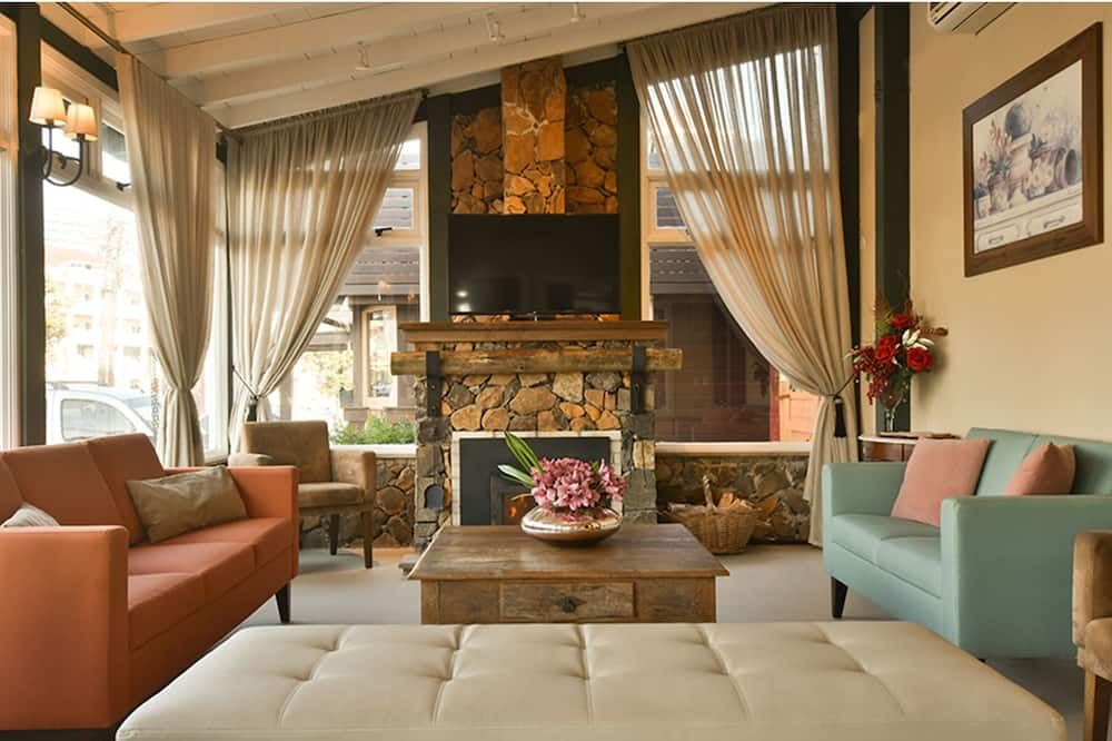 Hotel Via Serena - גרמאדו - טרקלין