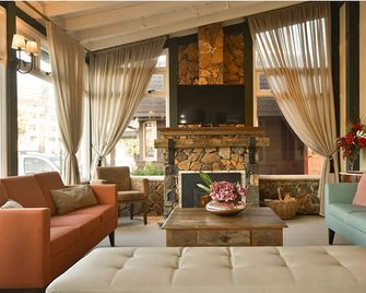 Hotel Via Serena - גרמאדו - טרקלין