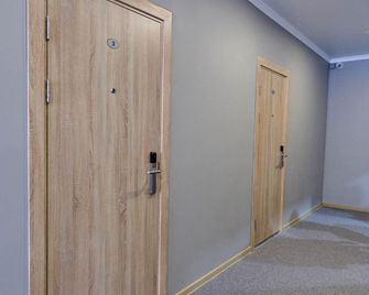 Victoria Hotel - Oral - Hallway